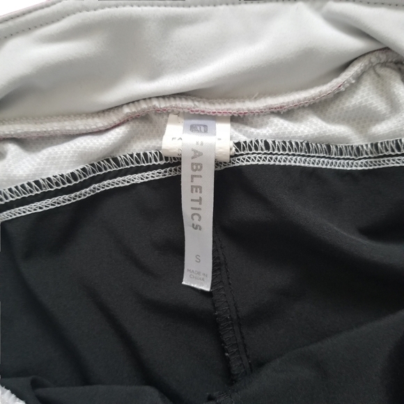 Fabletics Lightweight Riho Mixed-Media Athletic Shorts Size Small Black. - Picture 7 of 8